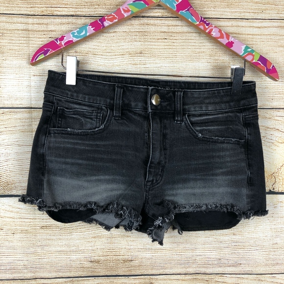 American Eagle Outfitters Pants - Black American Eagle hi-rise shortie sz 6 // U26 American Eagle Outfitters Pants - Black American Eagle hi-rise shortie sz 6 // U26